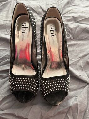 Shi by JOURNEYS Black Studded Peep-Toe Heels with Silver Insole